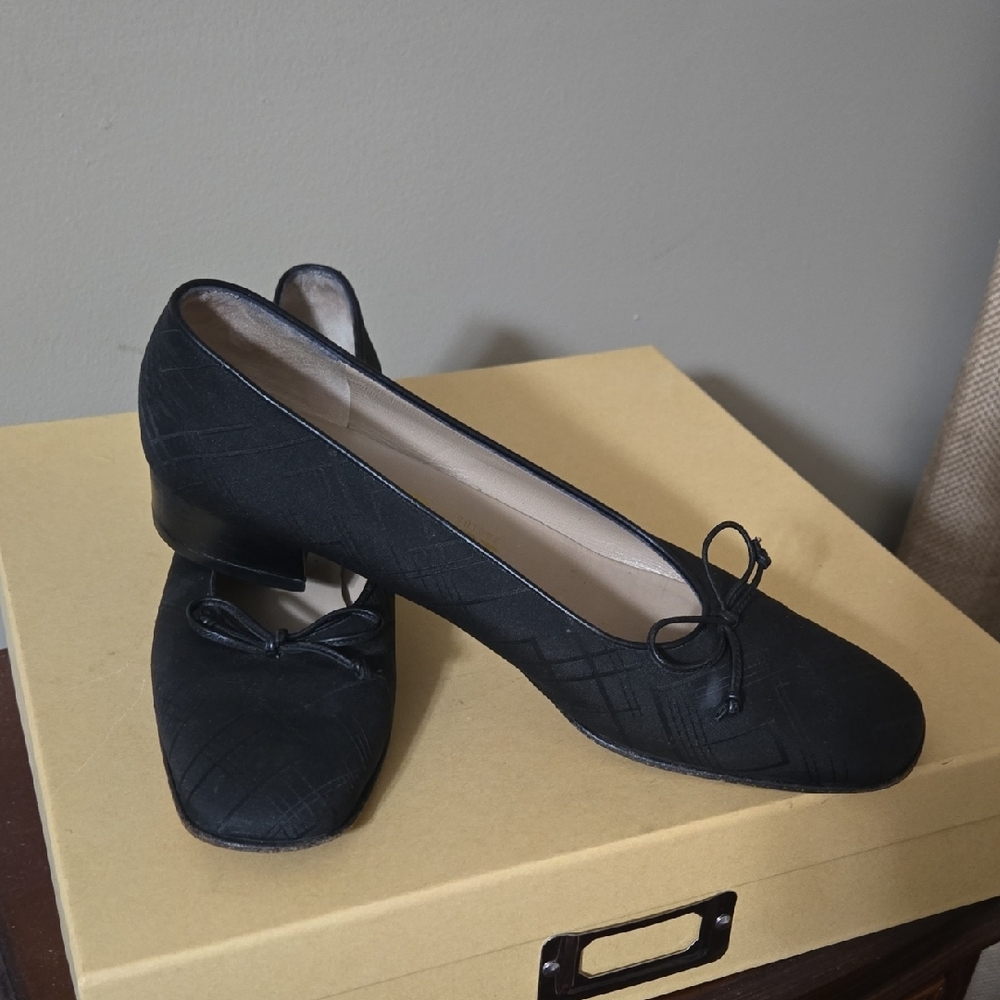 Salvatore Ferragamo Black Bow Heels Size 8.5